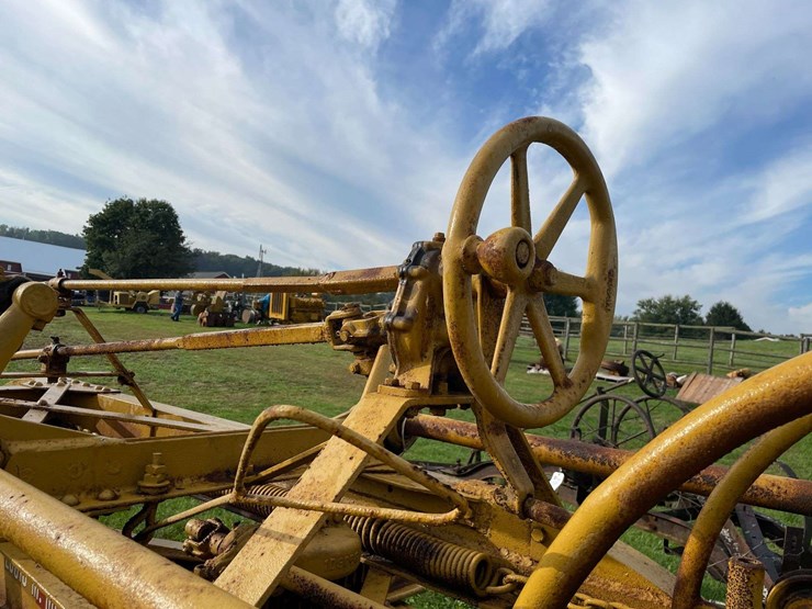 caterpillar-44-tow-grader-image-31