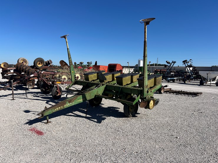 john-deere-7000-image-1