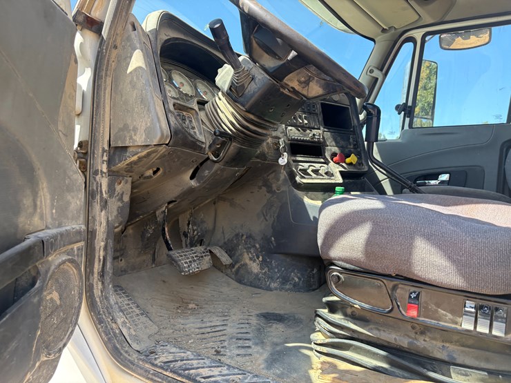 #22534-•-2014-freightliner-prostar-lf-687-t/a-daycab-truck-tractor-vin:-1hsdjsnr4eh099715-image-62