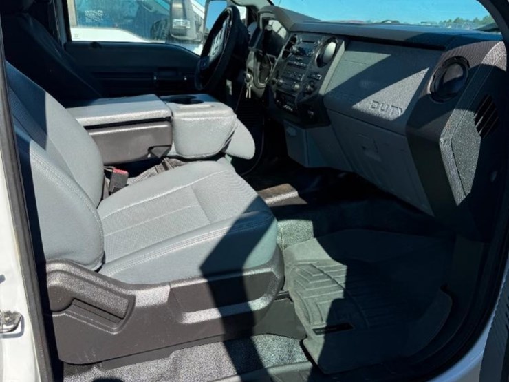 2015-ford-f350-xl-image-17