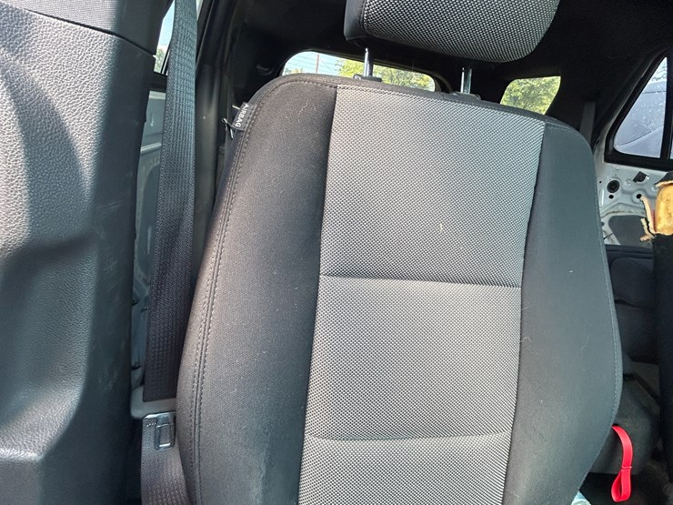 2013-ford-explorer-image-40