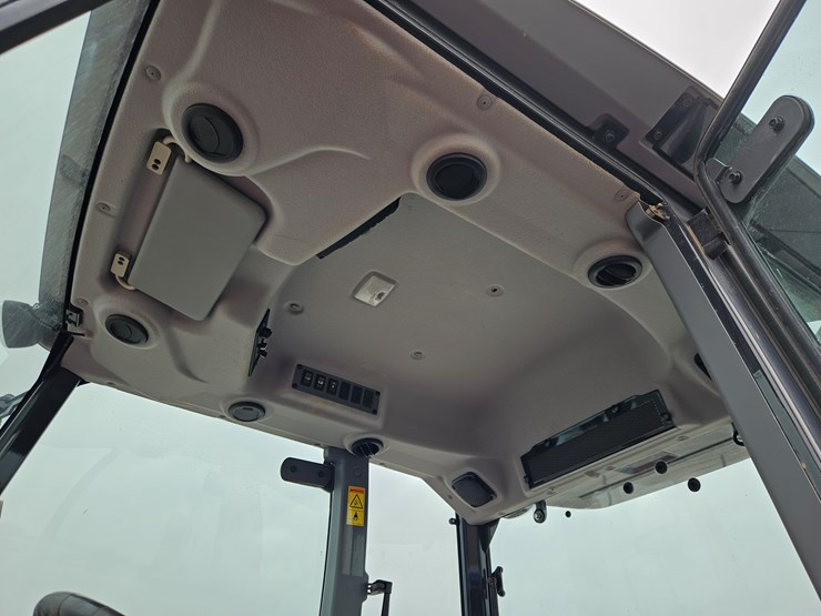 2014-massey-ferguson-4610-image-5