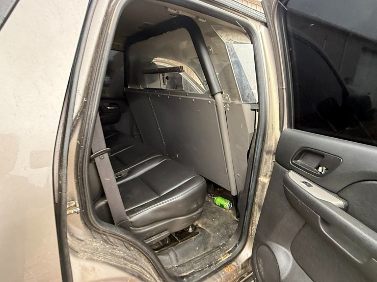 2014-chevrolet-tahoe-image-27