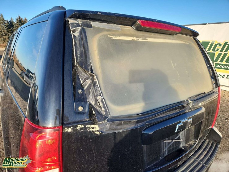 2013-chevrolet-tahoe-image-35