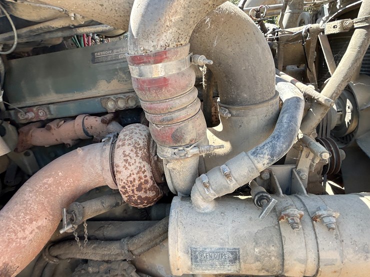 #22529-•-inop-1992-freightliner-t/a-daycab-truck-tractor-vin:-1fuymzyb1np357132-image-16