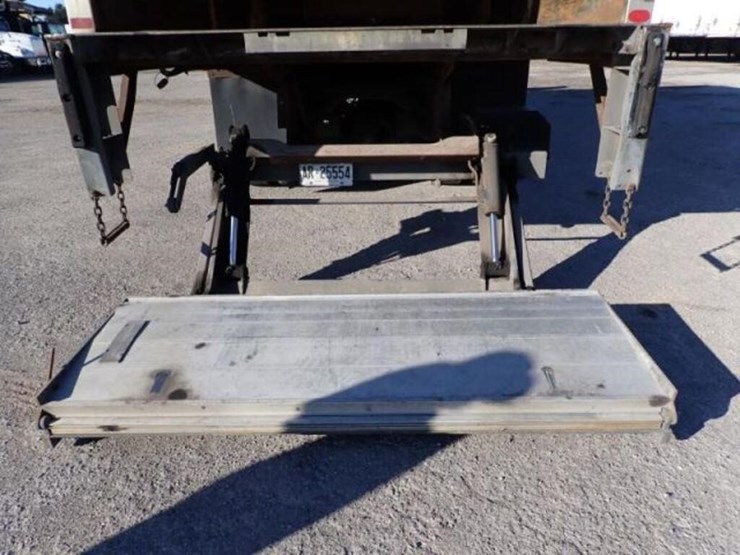 2014-freightliner-business-class-m2-106-image-55