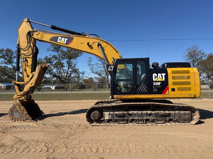 2019-caterpillar-330-image-1