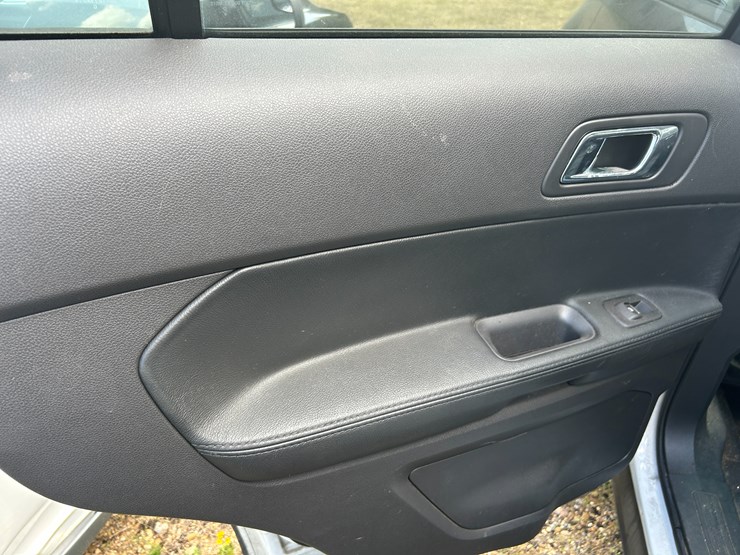 2013-ford-explorer-image-20