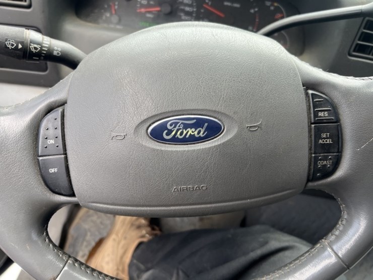 2004-ford-f350-image-32