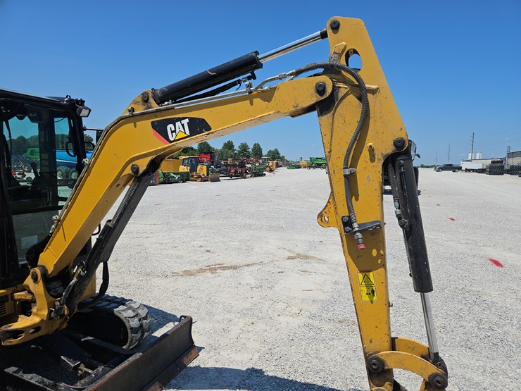 2020-caterpillar-303.5-image-3