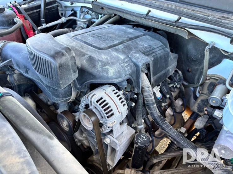 2013-chevrolet-3500hd-image-52