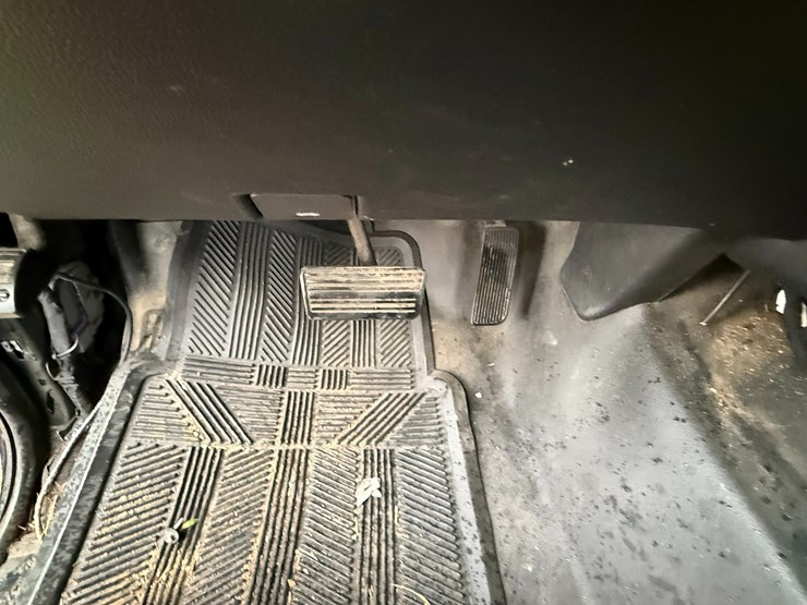 2015-chevrolet-tahoe-image-60