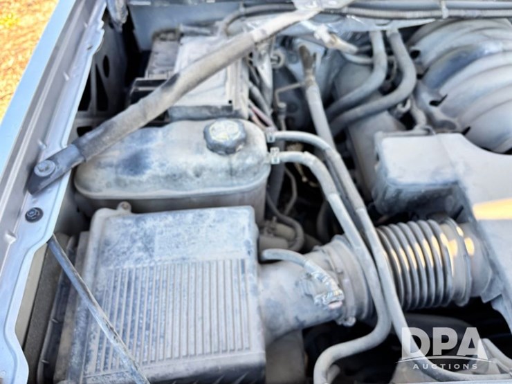 2015-chevrolet-silverado-image-53