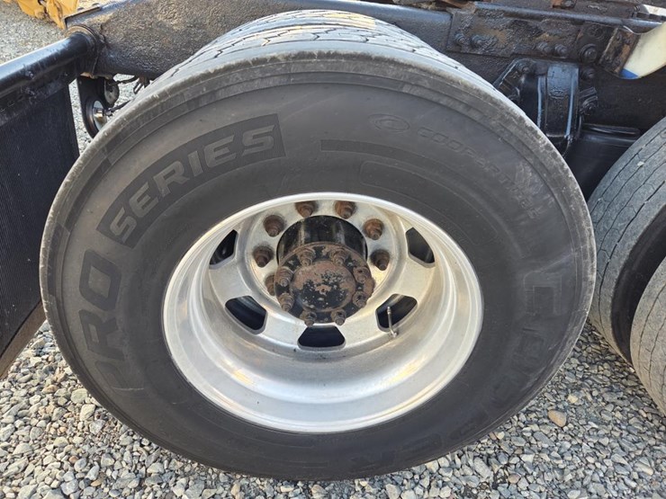 2007-peterbilt-386-image-90