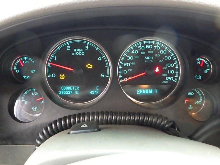 2011-gmc-2500hd-image-23