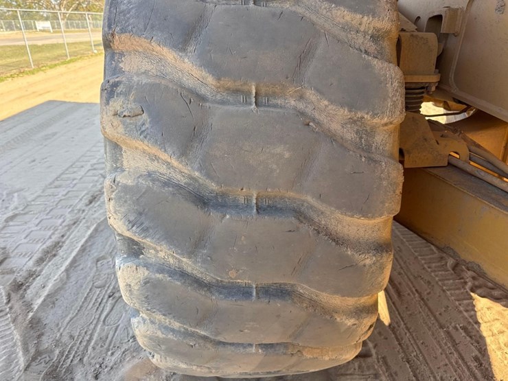 2020-caterpillar-745-image-13