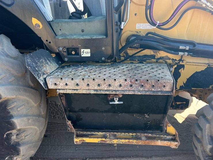 2015-caterpillar-415f2-image-21