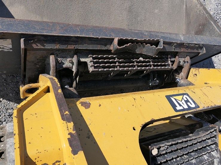 2016-caterpillar-259d-image-8