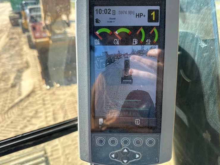 2019-caterpillar-330-image-31