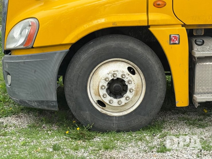 2012-freightliner-cascadia-truck-(lld1452)-image-7