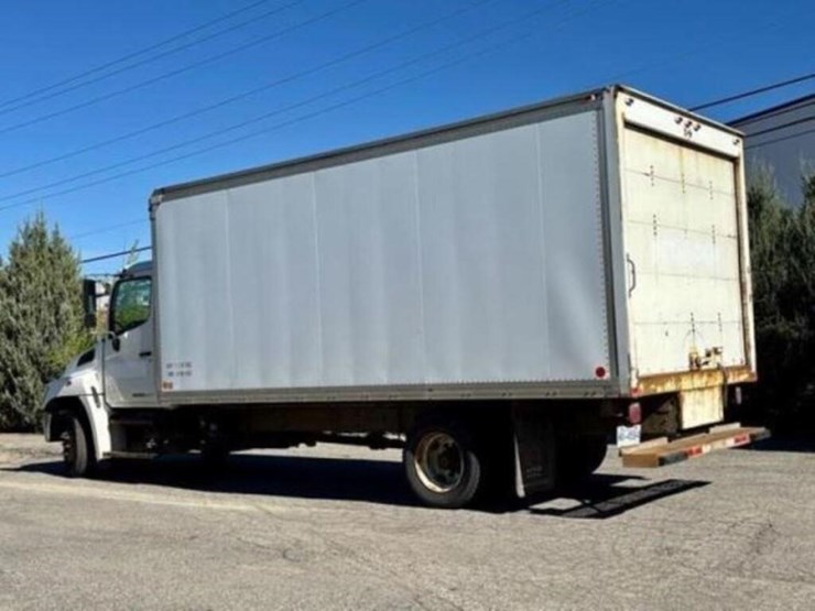 2010-hino-258-image-9