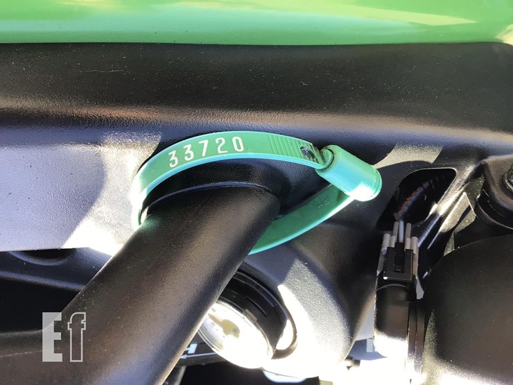 2018-john-deere-1025r-image-27