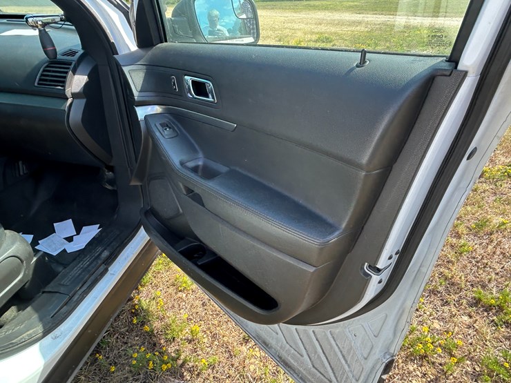 2013-ford-explorer-image-30