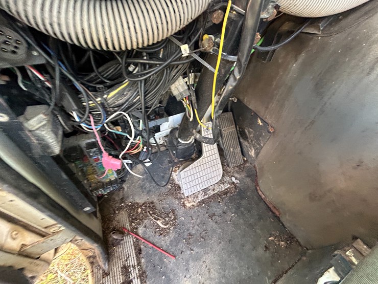 #22560-•-inop-2004-auto-car-t/a-daycab-garbage-truck-5vcdc6ce54h200305-image-50