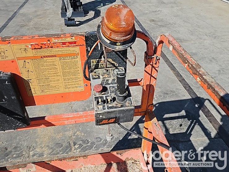 2002-jlg-2646e2-image-16