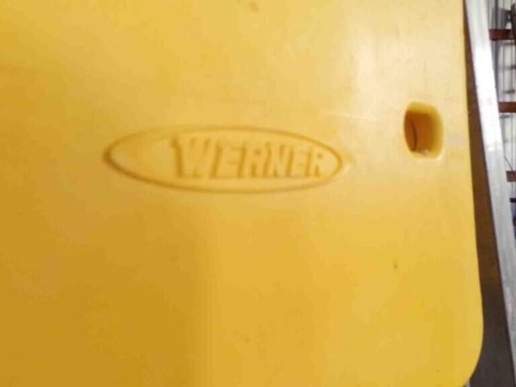 6'-werner-aluminum-step-ladder-image-3