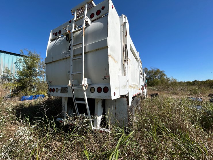 #22560-•-inop-2004-auto-car-t/a-daycab-garbage-truck-5vcdc6ce54h200305-image-36