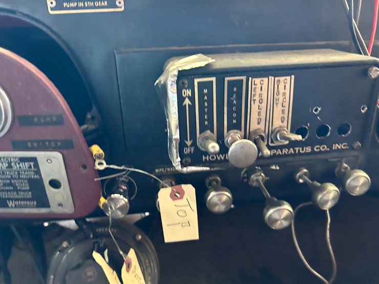 #22556-•-howe-load-star-1800-s/a-daycab-fire-truck-d0532ghb25589-image-64