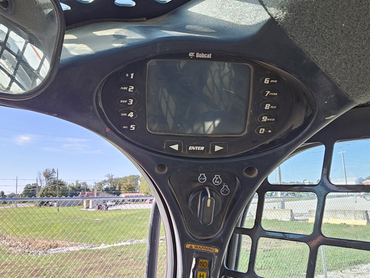 2016-bobcat-t595-image-10