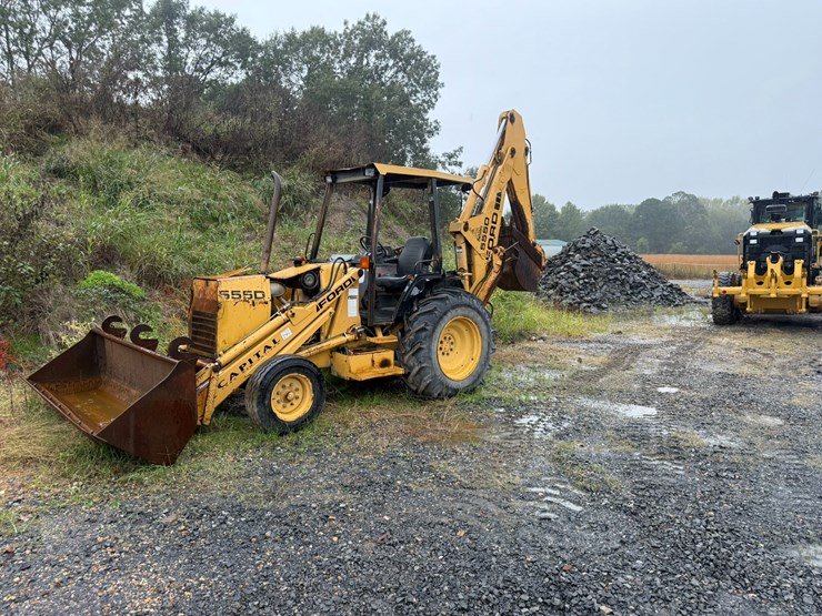 #22581-•-inop-ford-550d-backhoe-loader-image-1