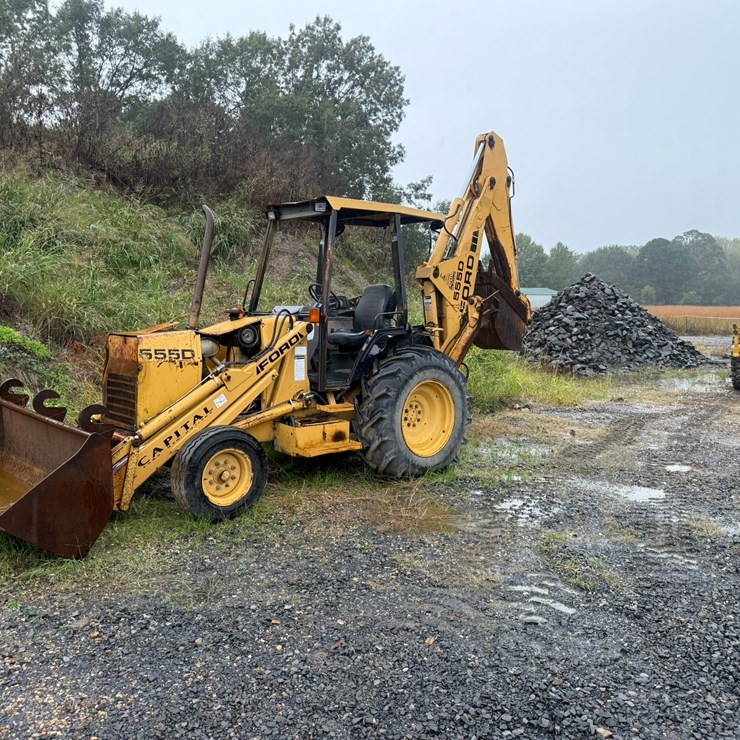 #22581 • INOP Ford 550D Backhoe Loader