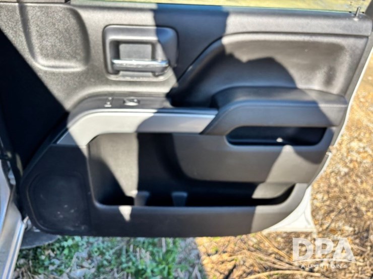 2015-chevrolet-silverado-image-60