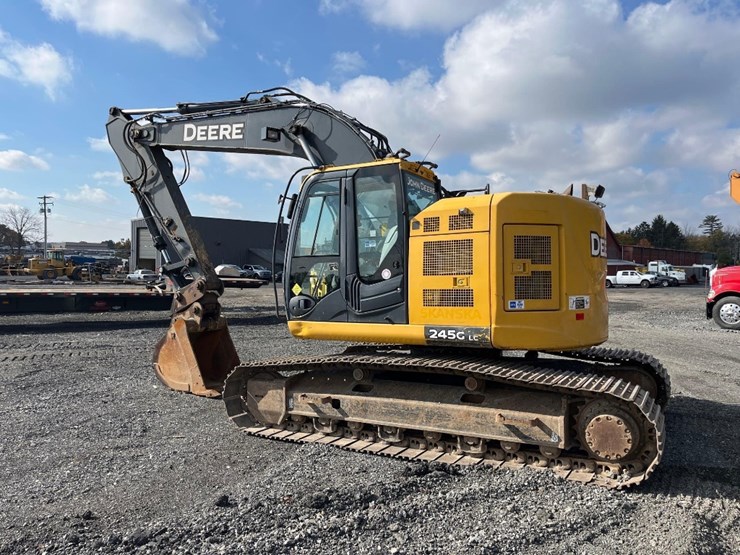 deere-245g-lc-image-3