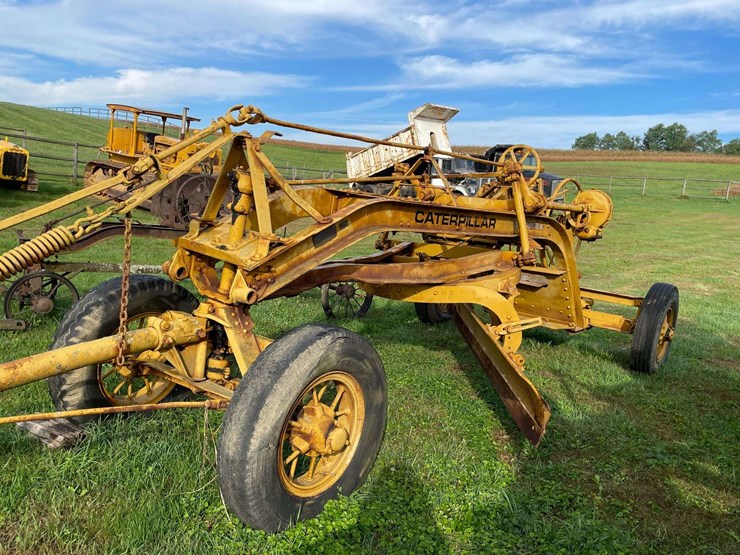 caterpillar-44-tow-grader-image-1