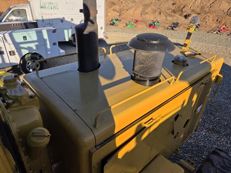 caterpillar-140-image-35