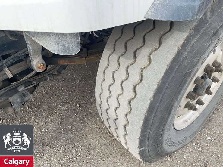 2019-freightliner-114sd-image-7