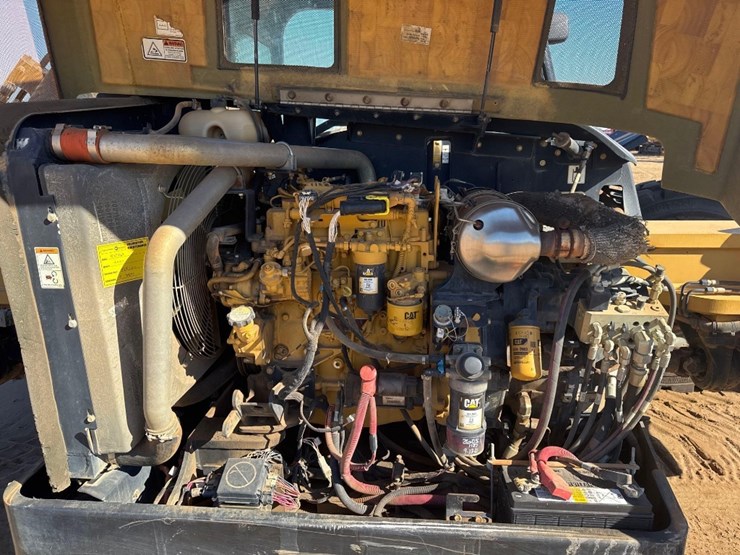 2015-caterpillar-tl943c-image-13