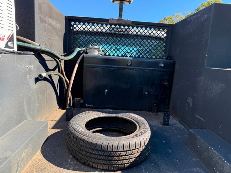 2015-ford-f350-xl-image-13