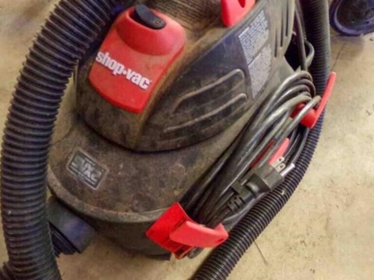 small-shop-vac-+-accessories-image-2