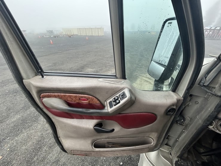 2007-peterbilt-387-image-23