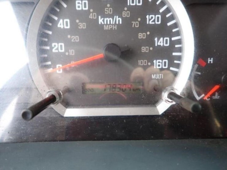 2018-isuzu-nrr-image-11