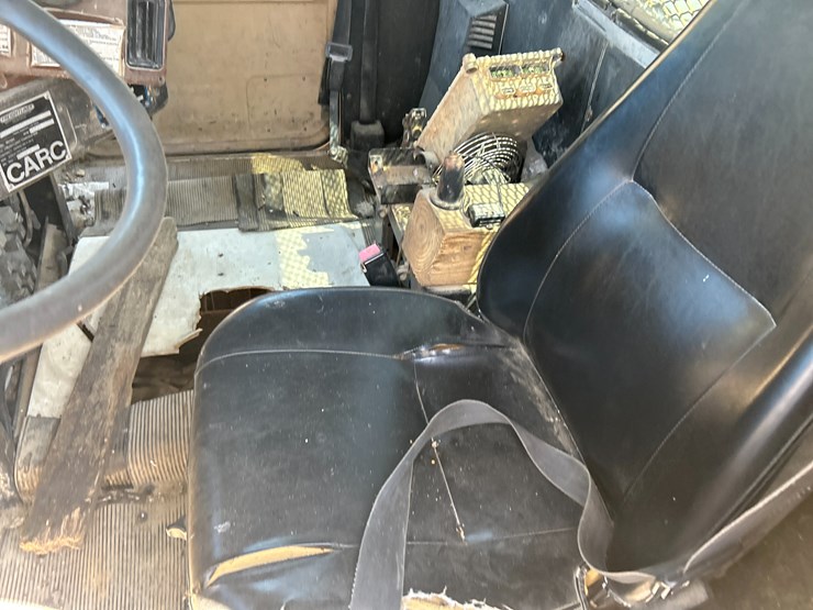 #22529-•-inop-1992-freightliner-t/a-daycab-truck-tractor-vin:-1fuymzyb1np357132-image-49