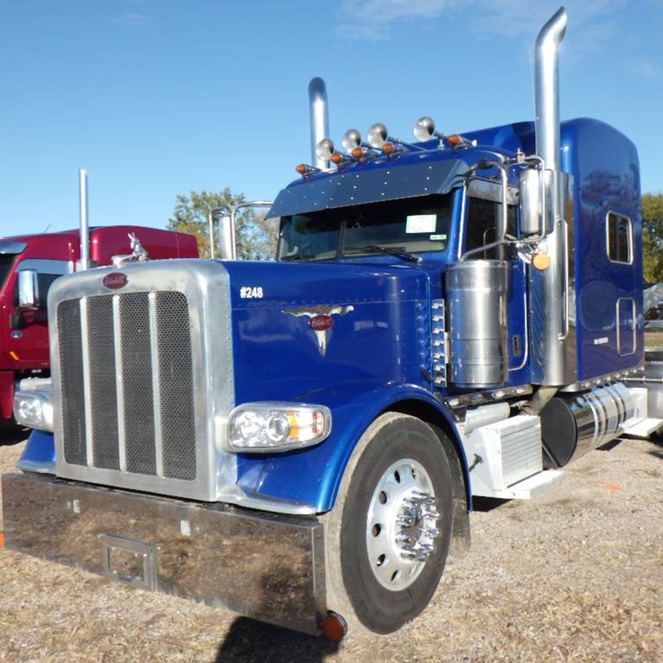 2022 PETERBILT 389