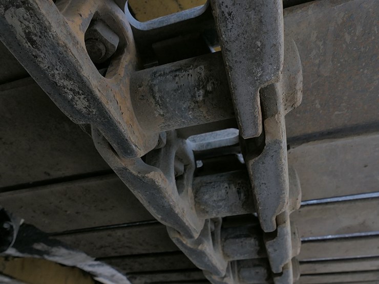 caterpillar-215d-image-17