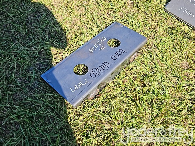 unused-mounting-plate-to-suit-mini-skidsteers-image-2
