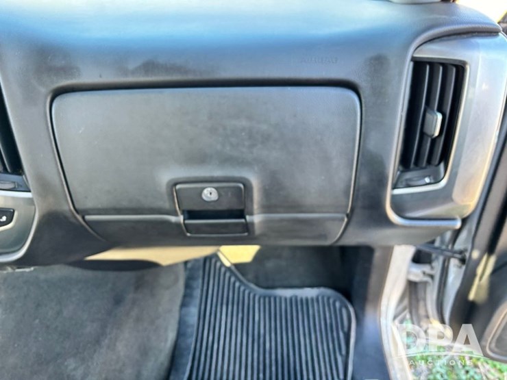 2015-chevrolet-silverado-image-59